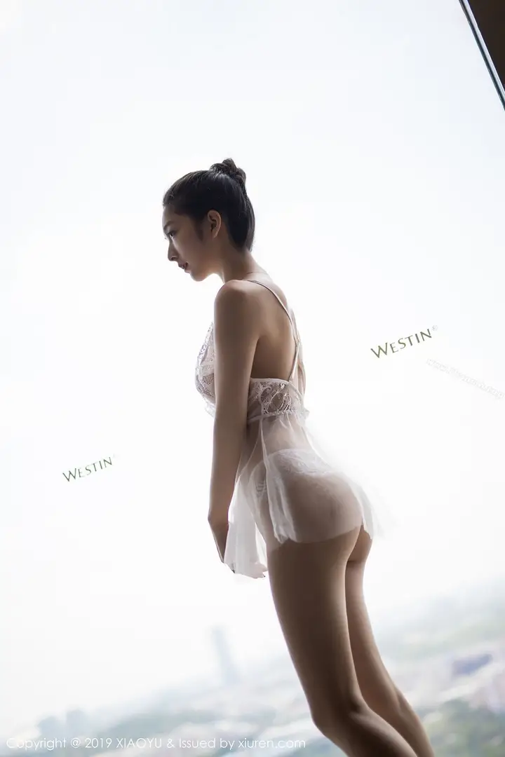 漫画《性感写真（真人集）》现代薄纱性感与古典韵味旗袍相互碰撞的韵味，一展妩媚柔情第6张图