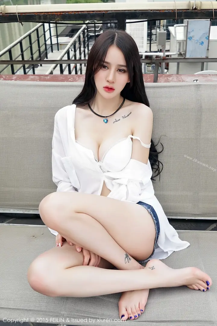 漫画《性感写真（真人集）》大眼模特清纯可人超棒身材，女神级魔鬼身材隐藏的欲望第9张图