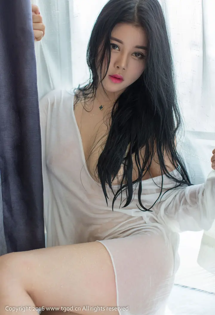 漫画《性感写真（真人集）》清新小主叶佳颐，半透明湿身照；漂亮乳晕一晃，曼妙身段难忘却第3张图