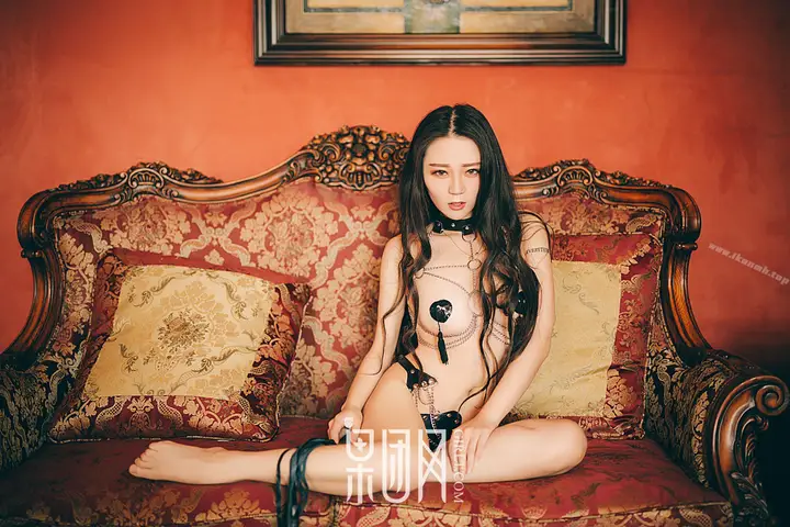 漫画《性感写真（真人集）》巨乳女神妲己_Toxic火辣性感性诱惑，性感宫廷暴露装让人神魂颠倒！第5张图