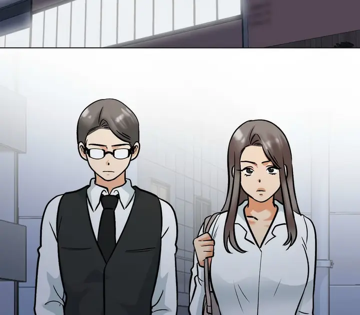 漫画《同事换换爱》第158话第124张图