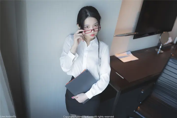 漫画《性感秘书》第1章第3张图
