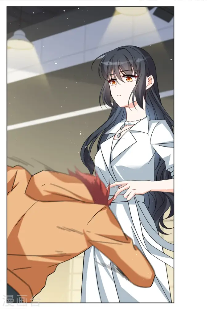 漫画《她来了，请趴下》第215话 演员进组2第8张图