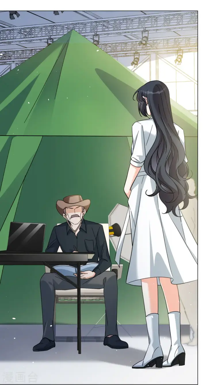 漫画《她来了，请趴下》第300话 回归剧组1第11张图