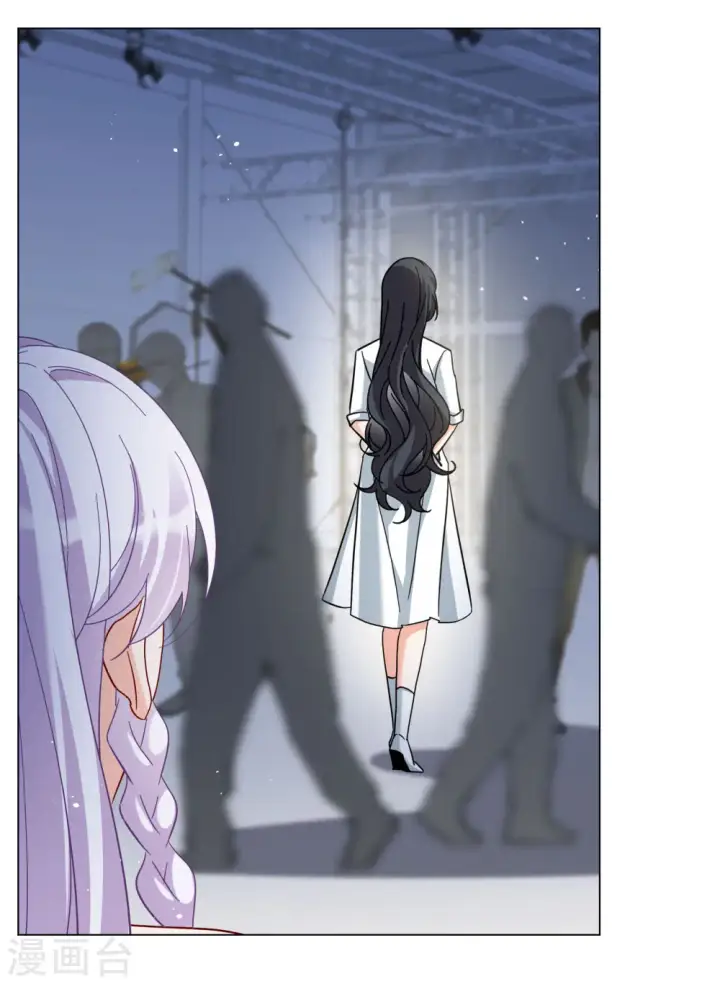 漫画《她来了，请趴下》第300话 回归剧组1第25张图